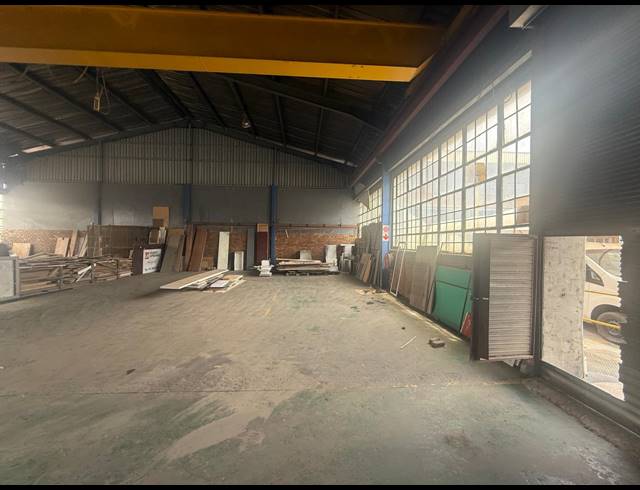 1,300M² WAREHOUSE TO LET IN ALRODE